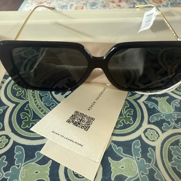 Tory Burch | Accessories | Tory Burch Black Sunglasses  display picture 2